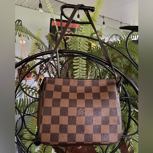 Louis Vuitton Damier Ebene Trousseau Makeup Pochette - Picture 2 of 11